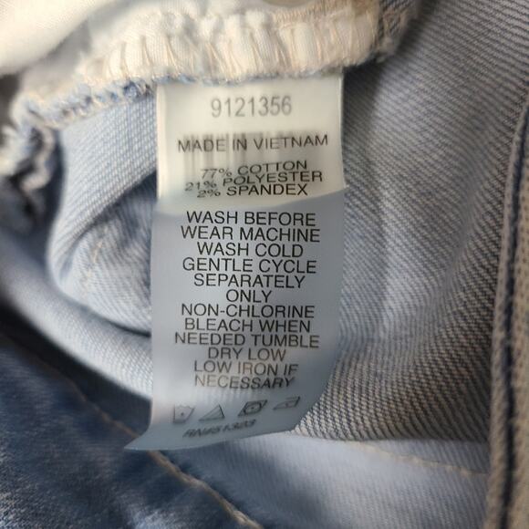 Vince Camuto  Jeans Light Wash Slim Fit Raw Hem Soft Denim Whisker Fade 6 - Picture 7 of 10